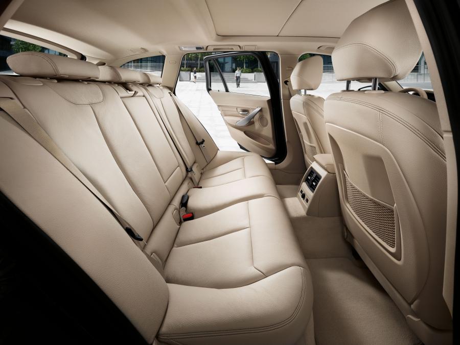  BMW 330d Touring Modern Line 2012 года  (фото 2 из 31)